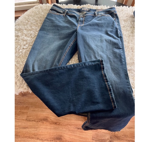 NWT Torrid Luxe Slim Boot Jeans Size 22 Tall